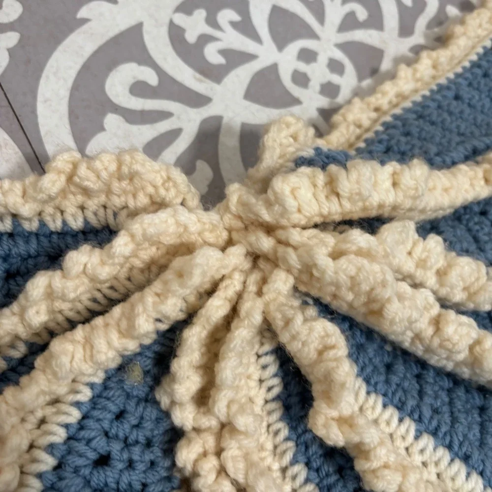 Handmade Crochet Peacock Tail Feather Wall Hanging Decor Blue‎ Cream Floral